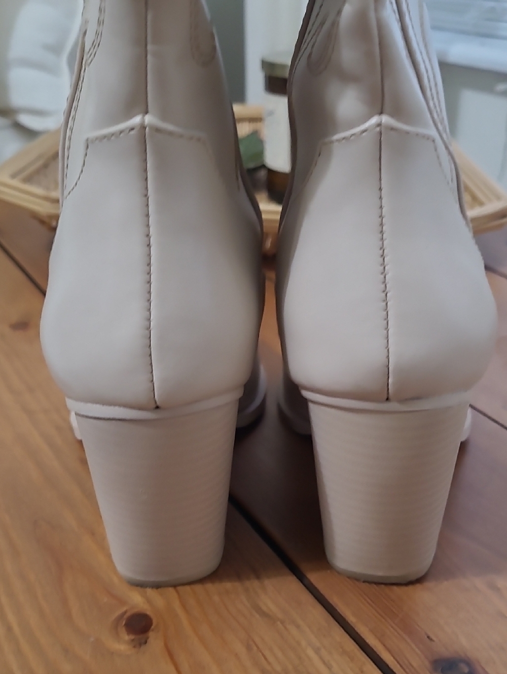 Gorgeous Cream Cowboy Boots - Picture 5 of 9